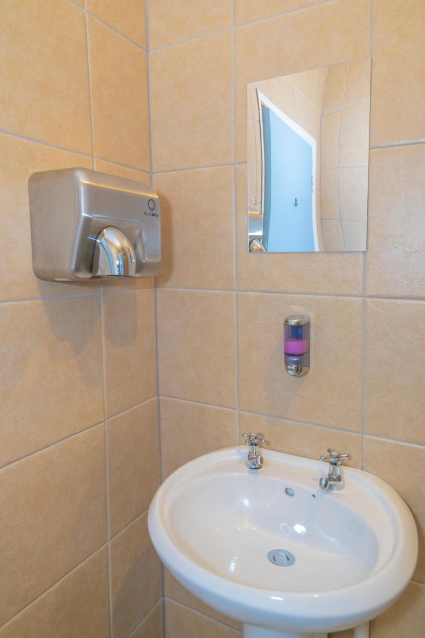 Albergue Nomad Backpacker Cardiff Exterior foto